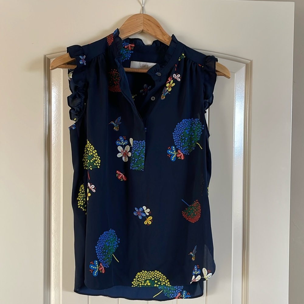 Beautiful Loft Blouse. Sz XS. Like new condition.
